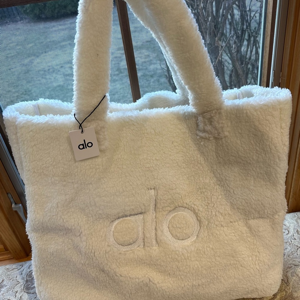 White Alo Foxy Sherpa Tote